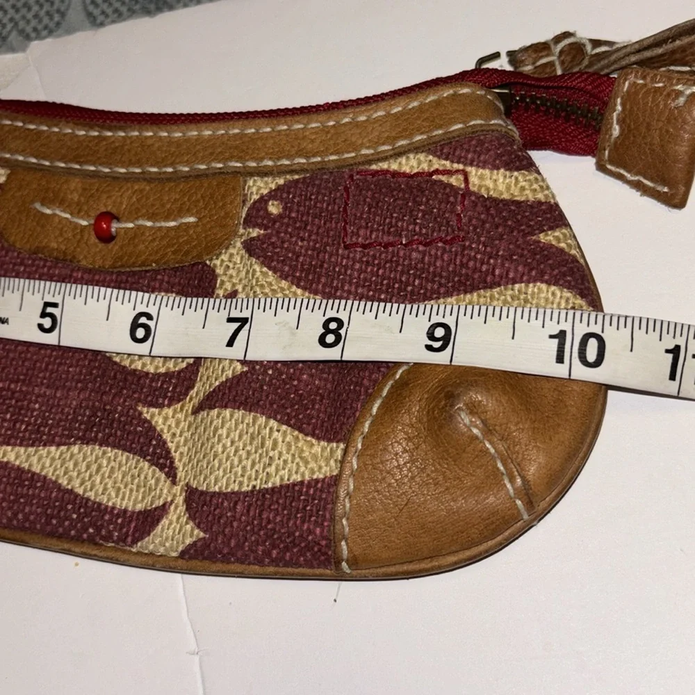 GAP RED AND TAN LEATHER FISH WRISTLET SUPER CUTE PRELOVED